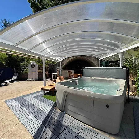 Vinoport Apartmanhaz Appart hôtel Eger
