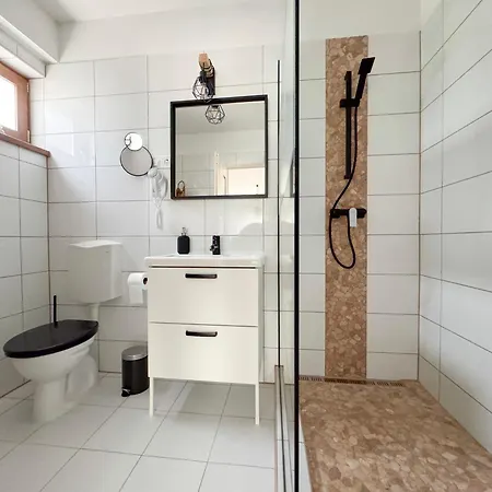 Vinoport Apartmanhaz 아파트호텔 에게르