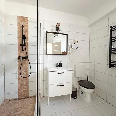Ξενοδοχείο με διαμερίσματα Vinoport Apartmanhaz