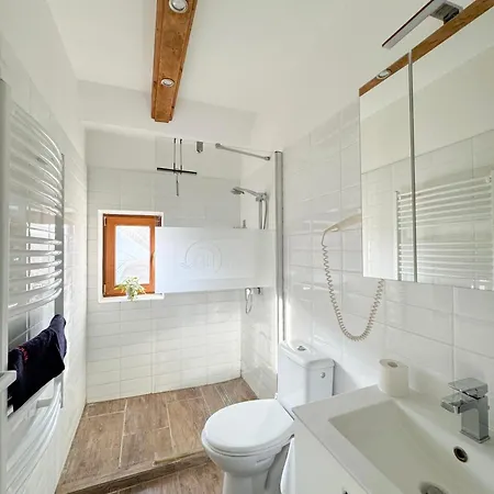 Vinoport Apartmanhaz Έγκερ