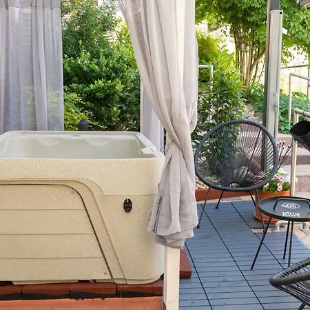 Vinoport Apartmanhaz Lägenhetshotell Eger